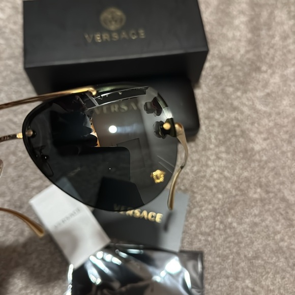 Versace sunglasses - Picture 3 of 6